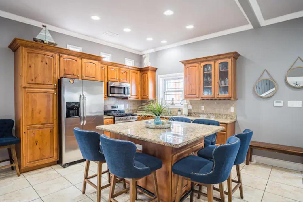 7 Bedroom Home Steps To The Beach With 4 Patios And Pool! Sleeps 20 Port Aransas Extérieur photo
