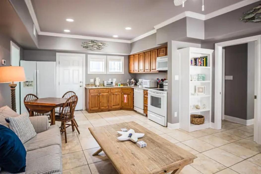 7 Bedroom Home Steps To The Beach With 4 Patios And Pool! Sleeps 20 Port Aransas Extérieur photo