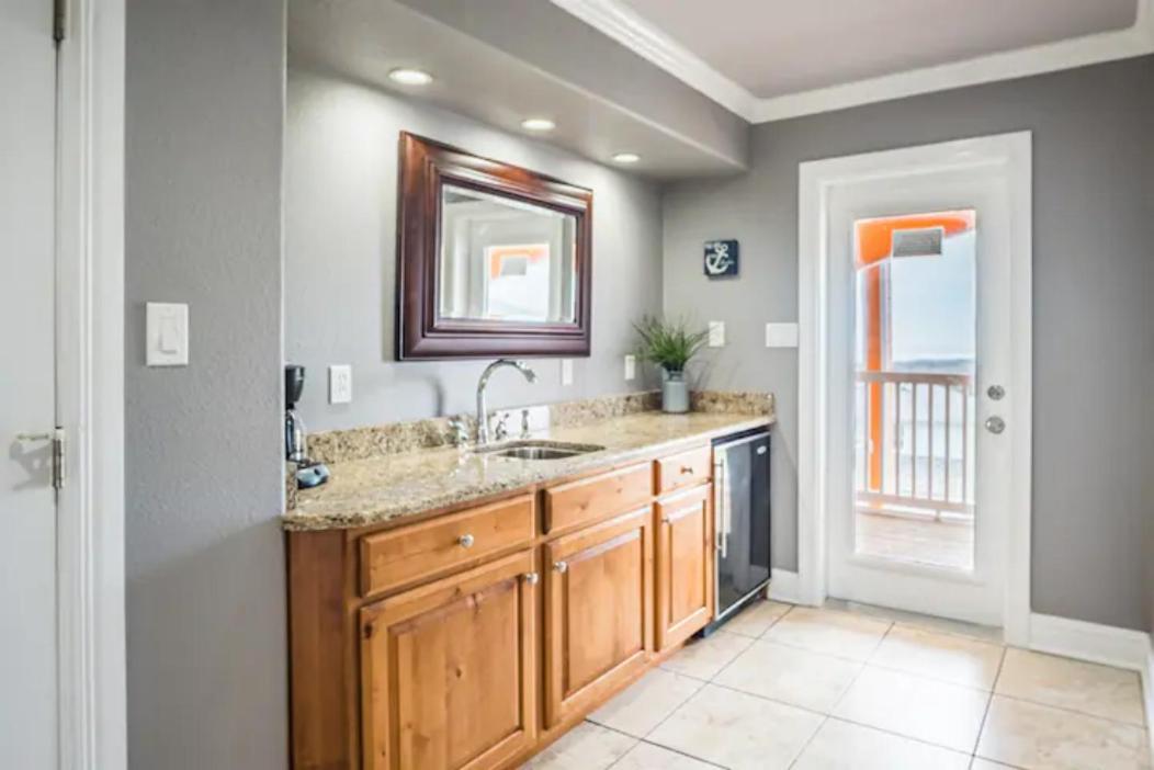 7 Bedroom Home Steps To The Beach With 4 Patios And Pool! Sleeps 20 Port Aransas Extérieur photo
